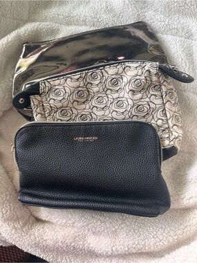 Cosmetic Pouch’s bundle.